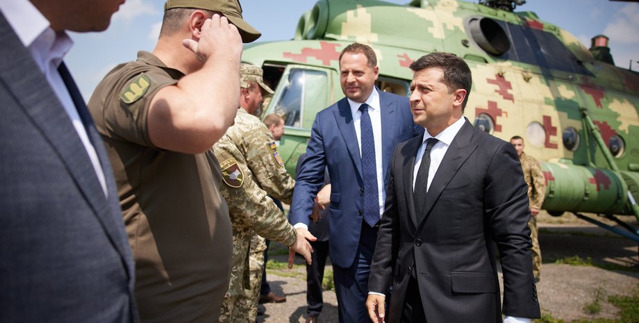 Владимир Зеленский и Андрей Ермак встречаются с военными