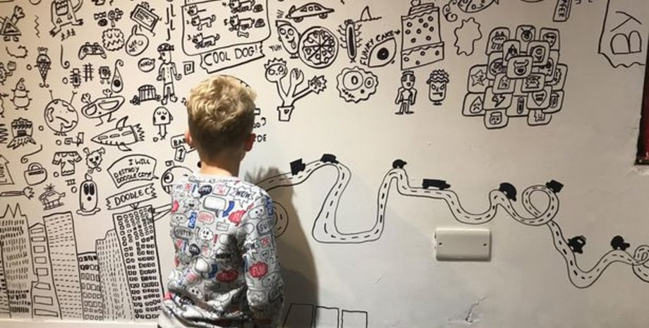 Школьник заключил контракт с Nike, рисовал на уроках, 13-летний мальчик, контракт с Nike, творчество, показал рисунки,