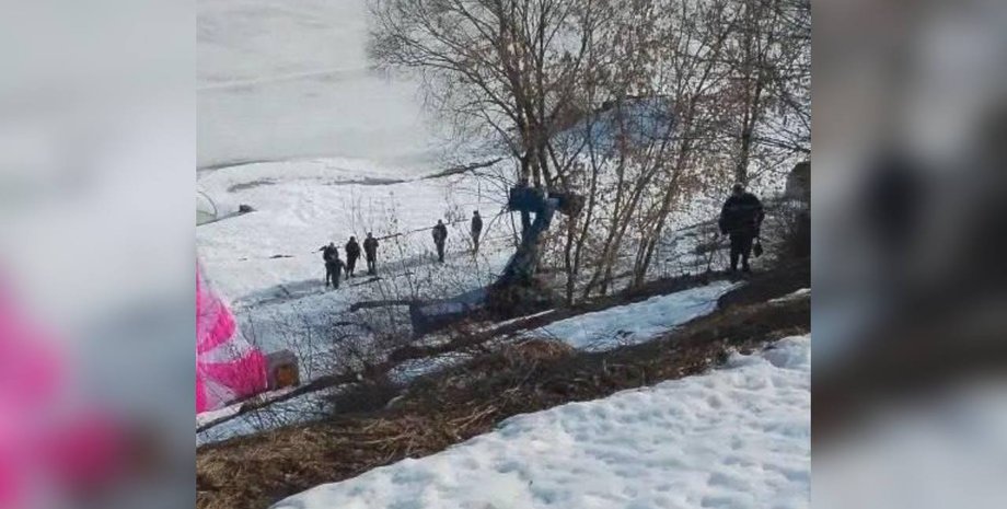 Російська ППО помилково збила під Москвою легкомоторний літак замість українського дрона.