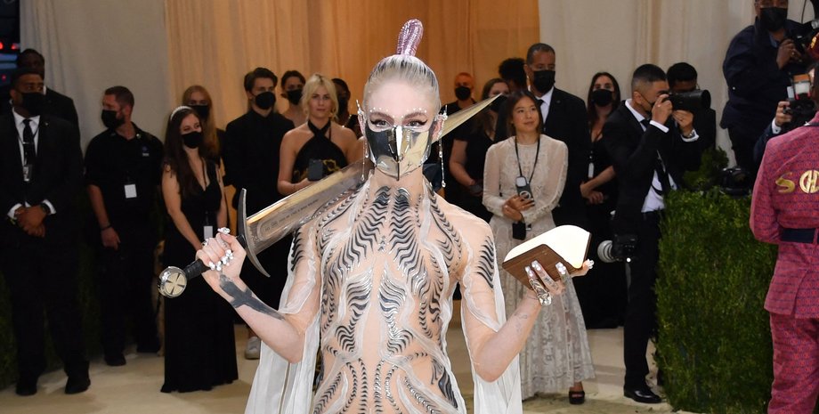 Граймс, Met Gala 2021, дівчина маска, мет гала, аукціон, прикраси, війна в Україні