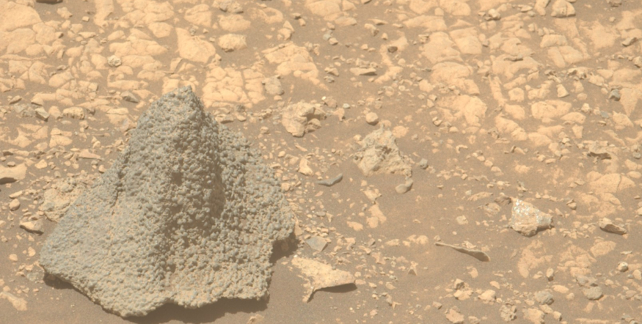 На Марсі марсохід Perseverance знайшов незвичайний «шолом» — фото0