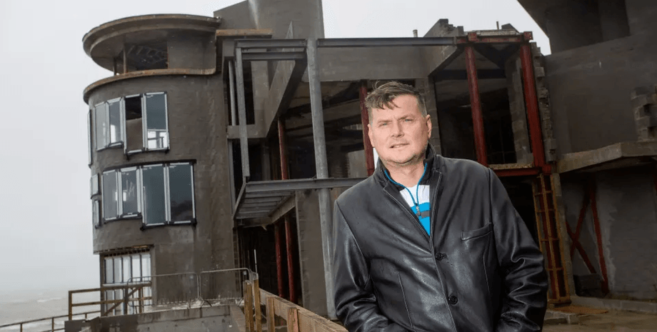 Мужчина не может продать дом, Chesil Cliff House, особняк, дом на скале, дом на берегу моря, гадалка, карты таро, недвижимость