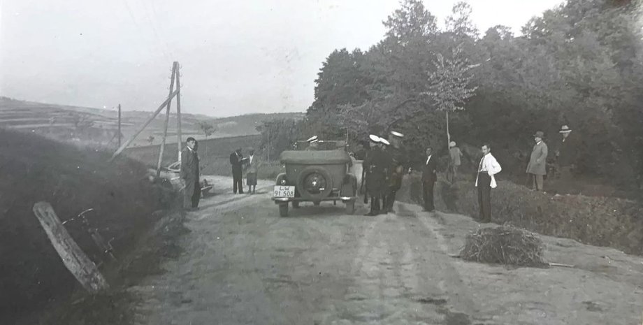 пятеро подпольщиков Украинской военной организации (УВО) напали на польскую государственную почтовую карету