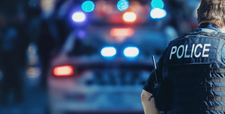 Полиция, сотрудники полиции, выстрелы, пуля попала в цепочку, цепочка остановила пулю, ссора, выстрелы во время стрельбы