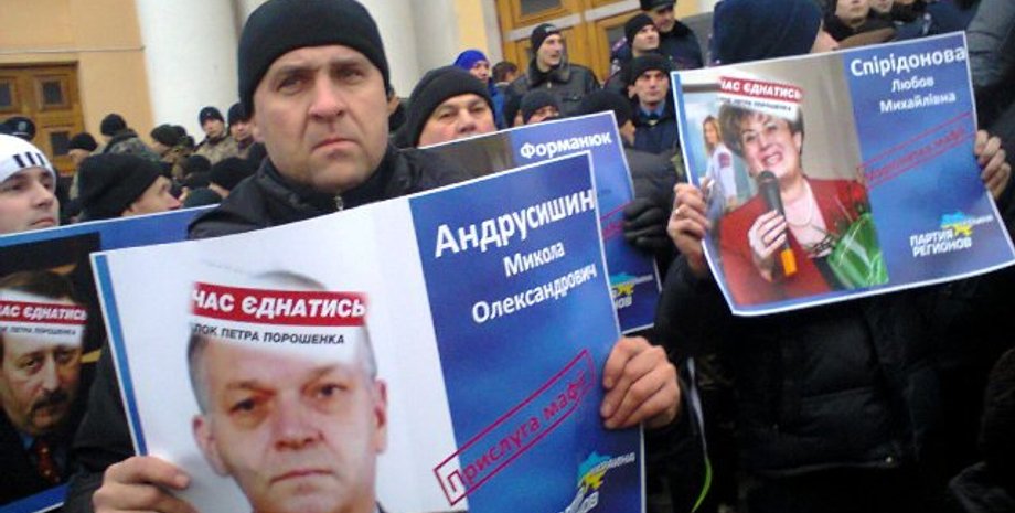 Возле Винницкого облсовета, 6 декабря / Фото: Винница.info