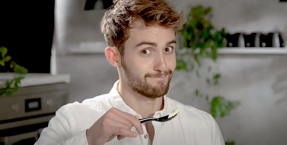 SpoonTEK, електронна ложка, ложка з батарейкою, ложка, що покращує смак, покращити смак їжі, дієтична їжа, дієта