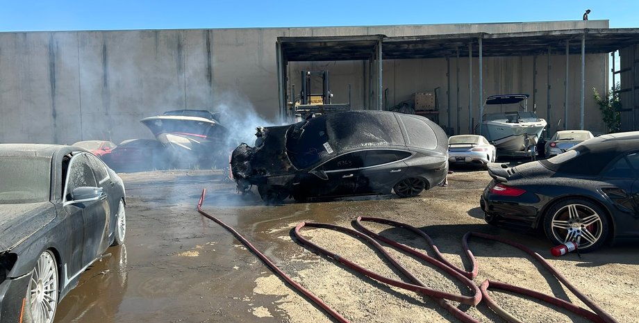 электромобиль тесла сгорел, Tesla Model S, электромобиль Tesla, пожары электромобилей
