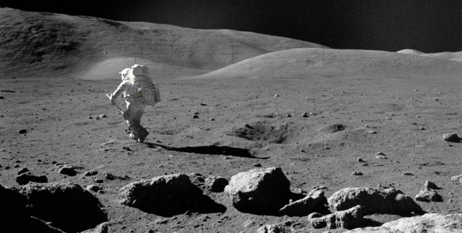 Луна, астронавт