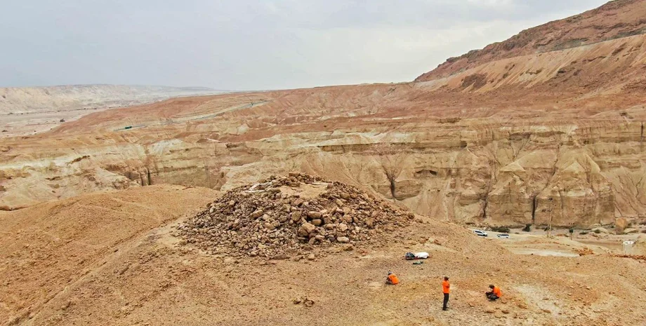 раскопки, археологи, пустыня, Нахаль-Зохар, Израиль, пирамида