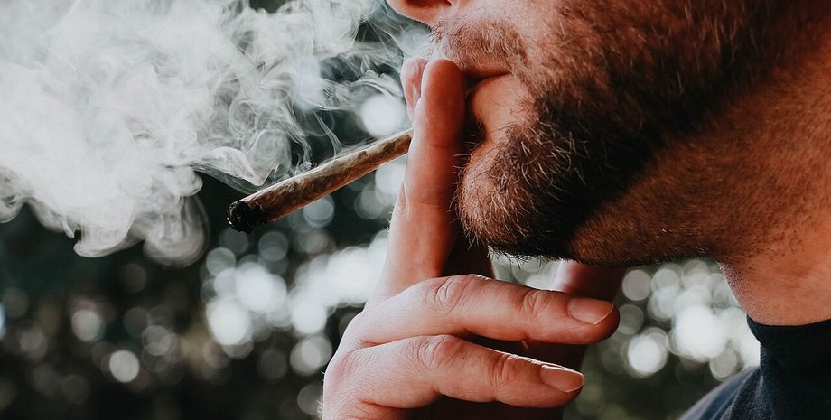 Волосся росте в горлі затятого курця, дивні діагнози, захворювання внаслідок куріння, розлади, курйози, фото, Австрія