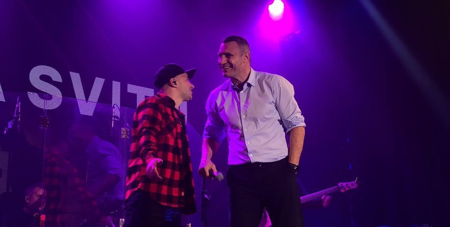 Віталій Кличко заспівав в київському клубі пісню "Одного дня я стану мером"