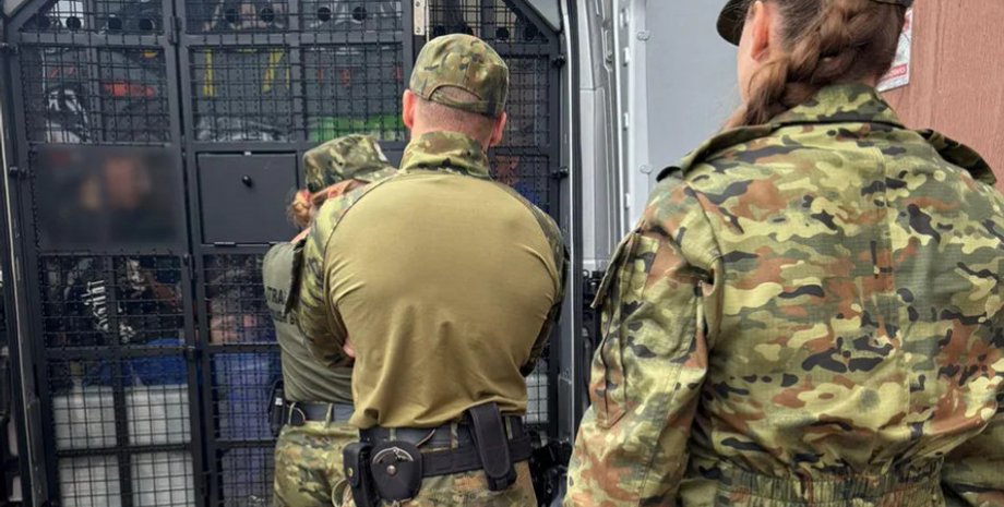 Винесено 127 рішень про депортацію іноземців з Польщі