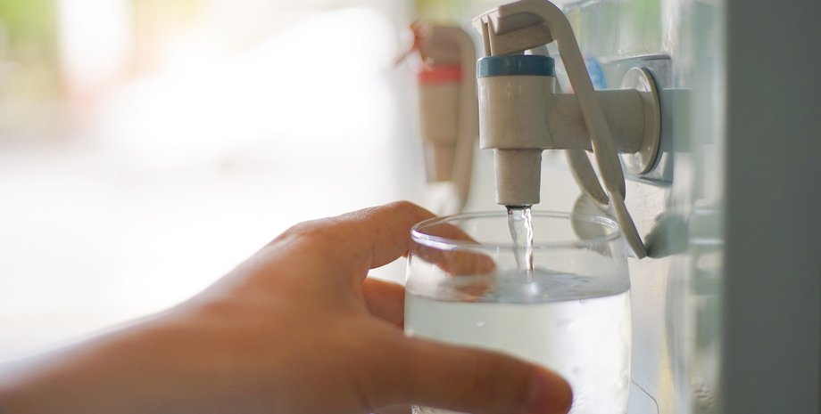 кулер із водою, вода, вірус у воді