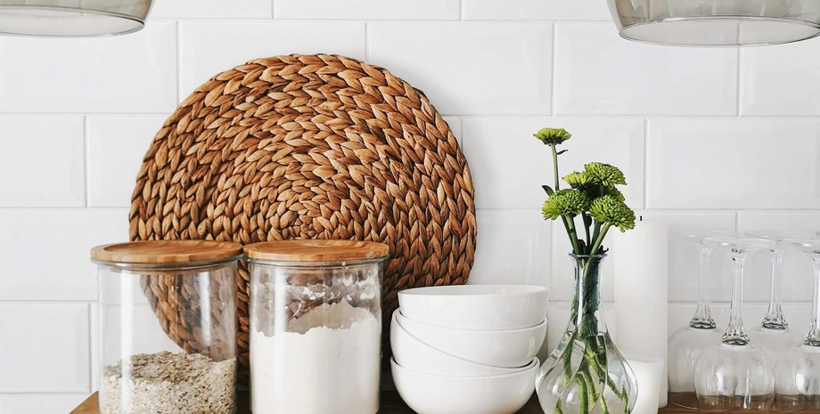 сода как чистящий порошок, кухня, места на кухне, мусорная корзина, посуда, мойка, плита, микроволновка