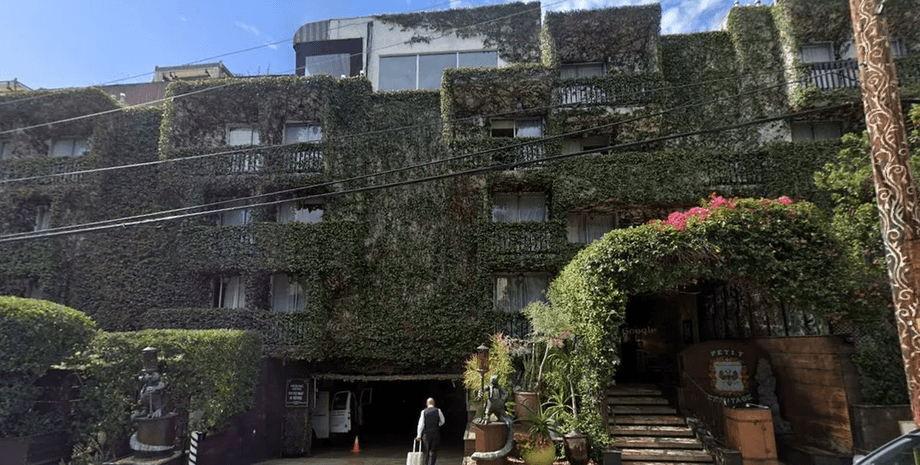 Плохие отзывы, худший отель, отзывы об отеле, Petit Ermitage, забавные отзывы, отель, плохой отель, владелец отеля, новые клиенты