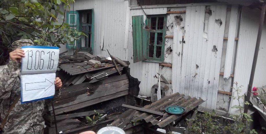 Последствия обстрелов со стороны боевиков / Фото: facebook.com/ato.news