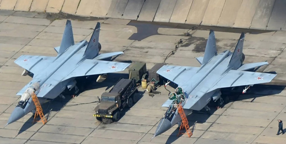 Ukrainische Drohnen zerstörten die MIG-31K/und zwei IL-76-Flugzeuge. Darüber hin...