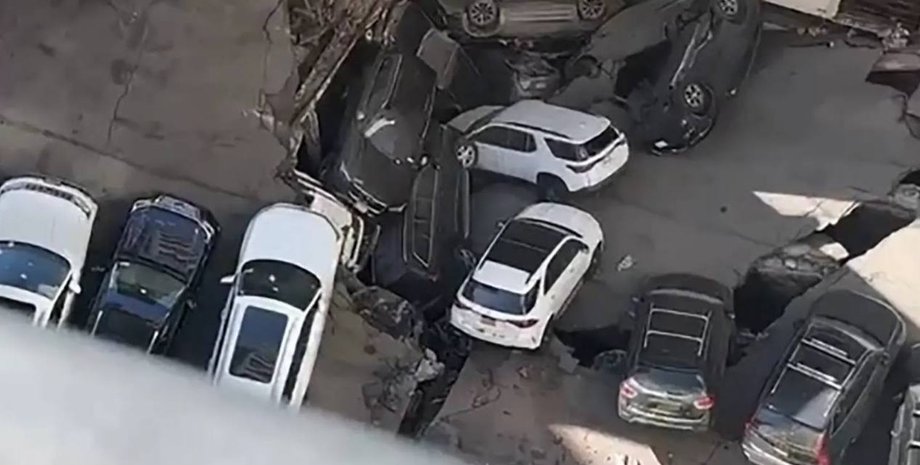 Парковка, обрушение, Нью-Йорк, Манхэттен, США, автомобили