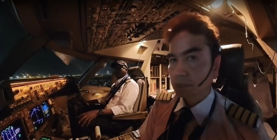 НЛО возле самолета, наблюдение НЛО, видео НЛО, НЛО самолет Боинг, НЛО рассказ пилота, НЛО видео доказательство