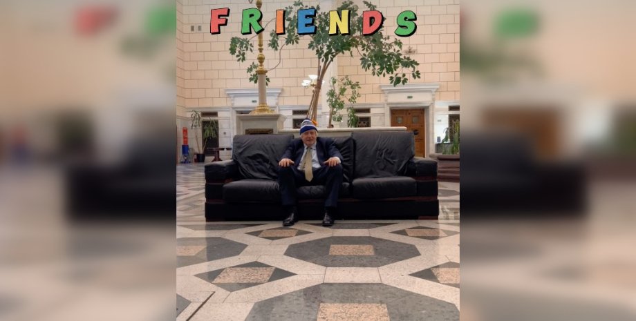 Экс-премьер-министр Великобритании Борис Джонсон Экс-премьер-министр Великобритании Борис Джонсон, Видео с курьезом, Борис Джонсон Укрзализныця, Борис Джонсон видео, Борис Джонсон комическое видео, Борис Джонсон проводница, Борис Джонсон шапка