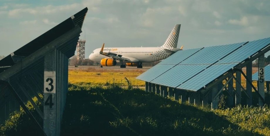 Сонячні ферма в аеропорту Фьюмічіно