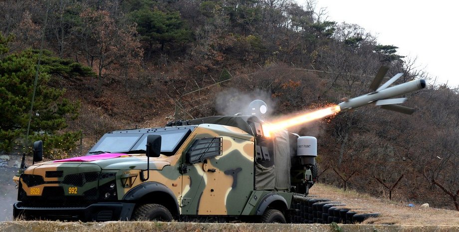 постачання зброї україні