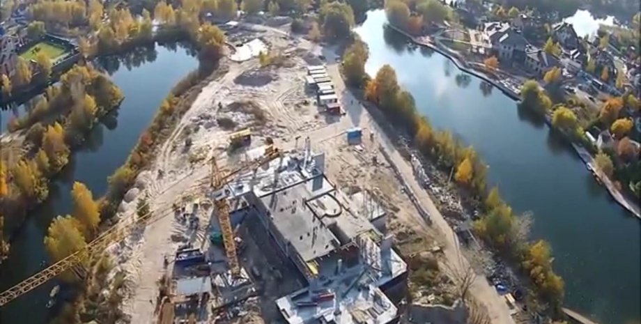 Левочкин достраивает особняк в Конча-Заспе / Скриншот видео