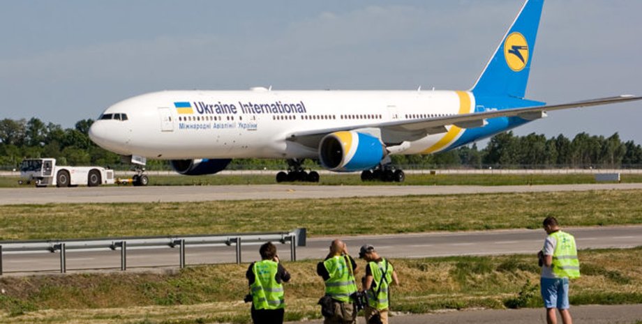 место отдыха экипажа, отсеки со спальными местами, широкофюзеляжный самолет