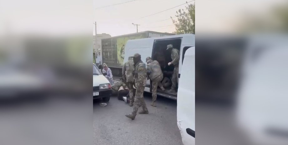 Військові ТЦК На військових ТЦК напали цивільні