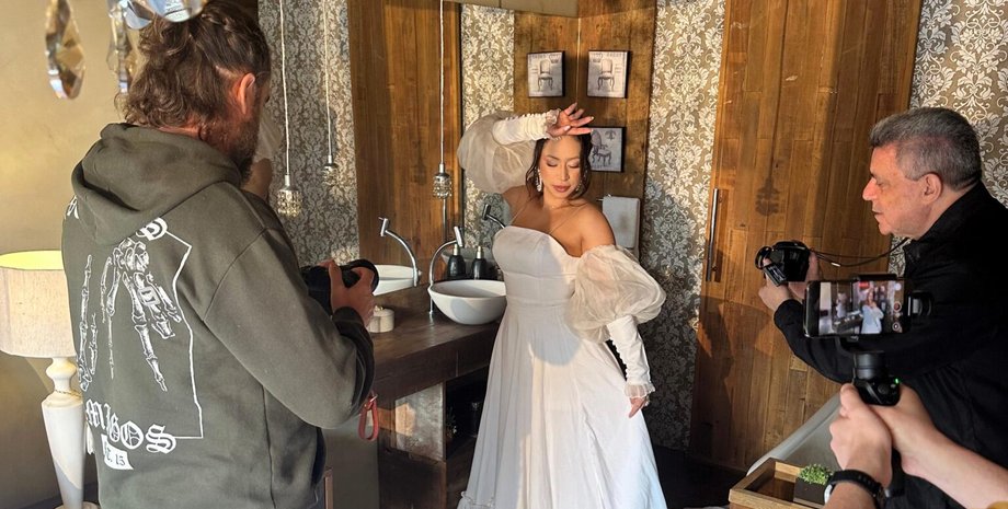 Модель замовила весільну фотосесію, щоб помститися коханому за зраду з її знайомою