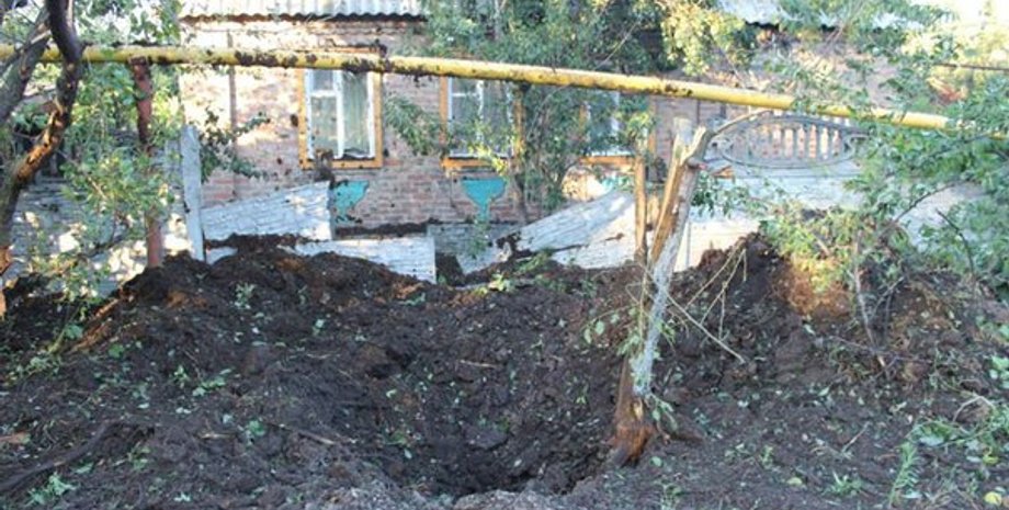 Последствия обстрела Дзержинска / Фото: "Вконтакте"