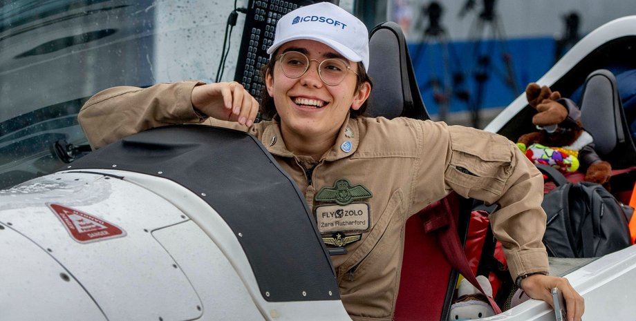 Зара Резерфорд, летчица