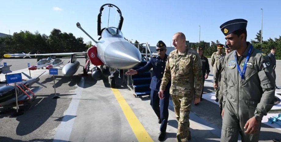 Винищувач JF-17 Thunder