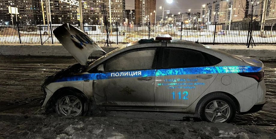підпал машини, підпали в Росії, підпали поліцейських авто, пожежі в РФ, машина палає