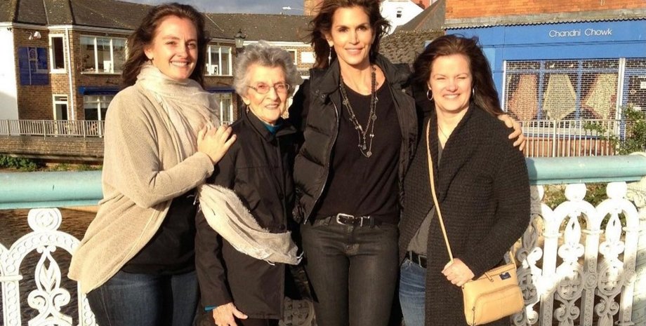 Синди Кроуфорд, бабушка