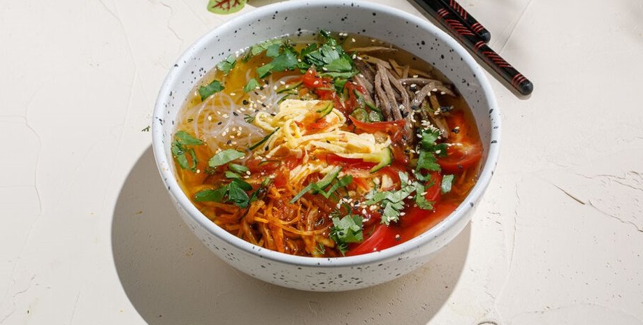 Суп кукси, корейский холодный суп, холодный суп