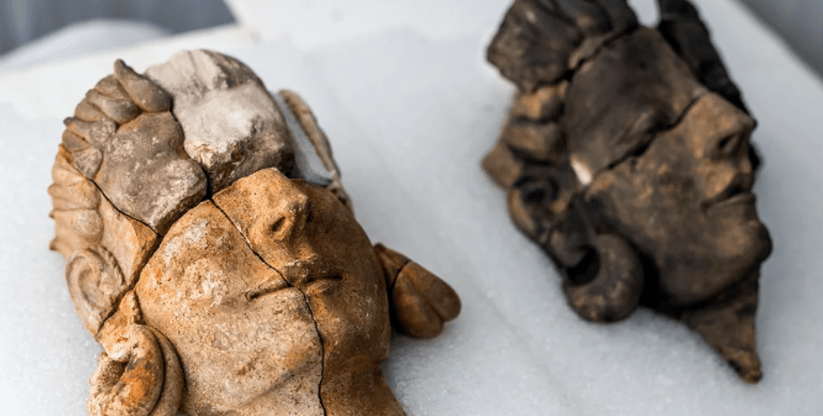 археология, культура Тартесс, стоянка Касас-дель-Туруньюэло, древняя история, бронзовый век, Пиренейский полуостров, финикийцы, металлургия, богиня Астарта, мужское божество Ваал, человеческие изображения, фигурные рельефы, ритуальные жертвоприношения