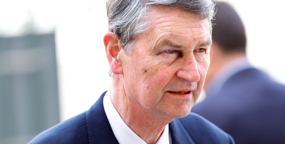 сер Тім Лоуренс, чоловік принцеси Анни, віце-адмірал, член королівської сім'ї