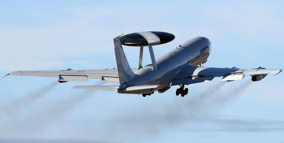 самолет Boeing E-3 Sentry