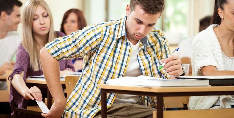 студенты, шпаргалки, фото