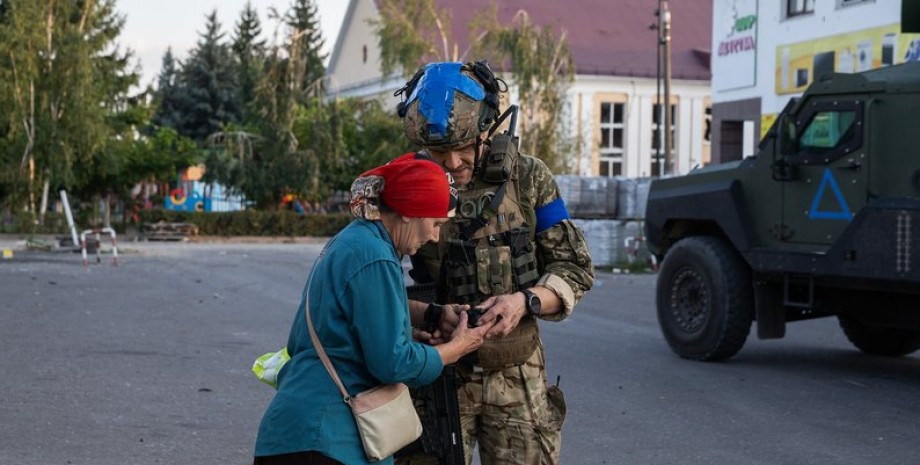 Obyvatelé vesnice Olgovka z okresu Koreniv uvedli, že ozbrojené síly obsadily os...