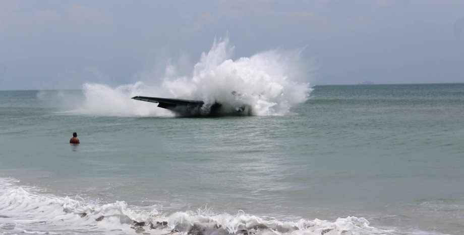 Аварійна посадка, екстрена посадка, літак, флорида, ретро літак