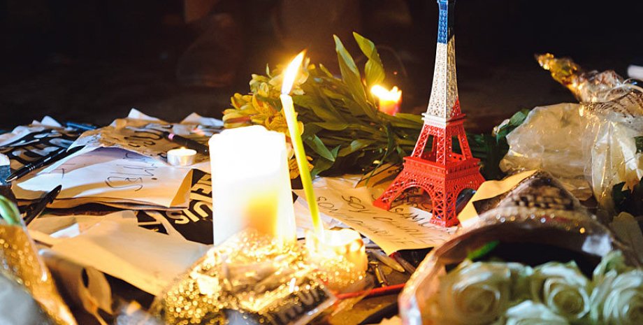 Траур после терактов во Франции / фото Getty Images