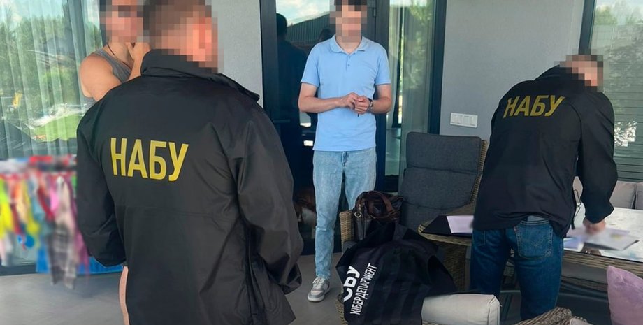 Сотрудники НАБУ и бывший чиновник "Укрэнерго" и бывший чиновник "Укрэнерго"
