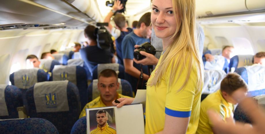 Прошли времена, когда из суеверия девушек не брали в один самолет со сборной