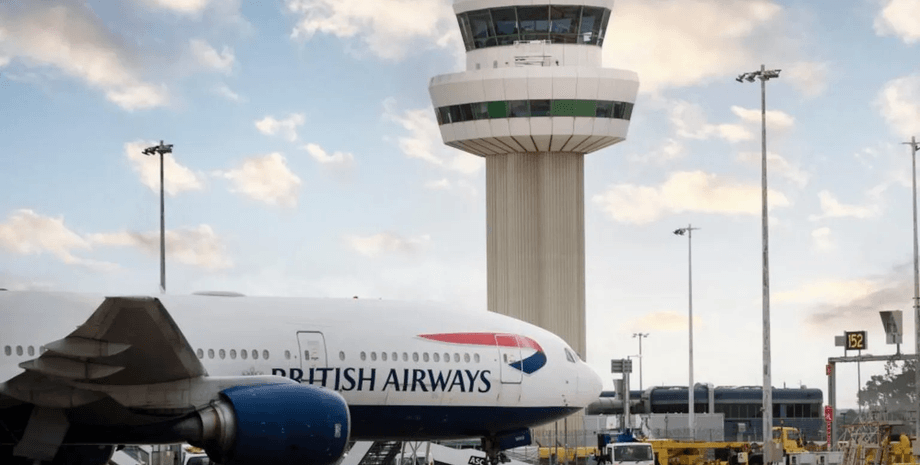 Самолет, British Airways, ошибка пилота, взлетная полоса, ЧП в аэропорту, возгорание тормозов, пожар в самолете, Boeing 777