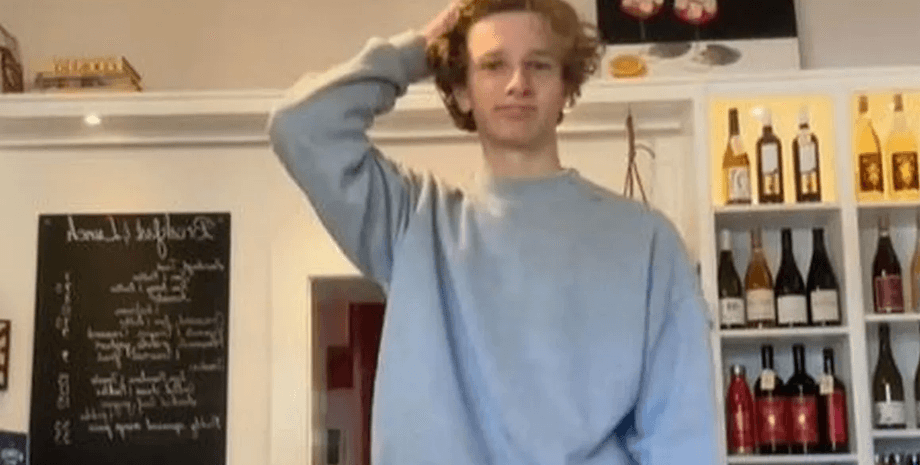 Студент открыл кафе, никто не пришел на открытие, вирусное видео, стал популярным в сети, поддержали подростка, кофейня,