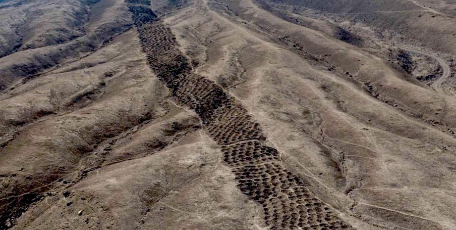 гора Анды отверстия