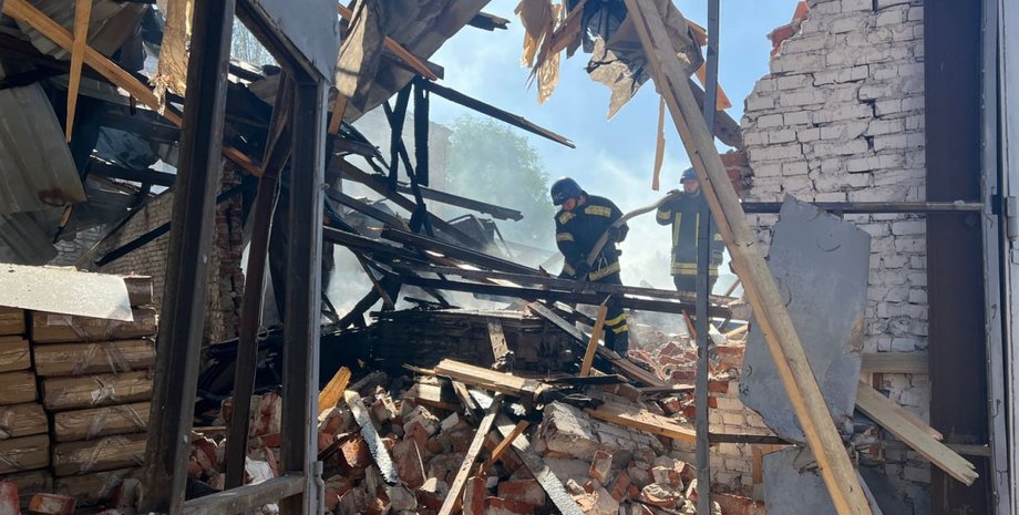 руйнування у Кривому Розі, рятувальники