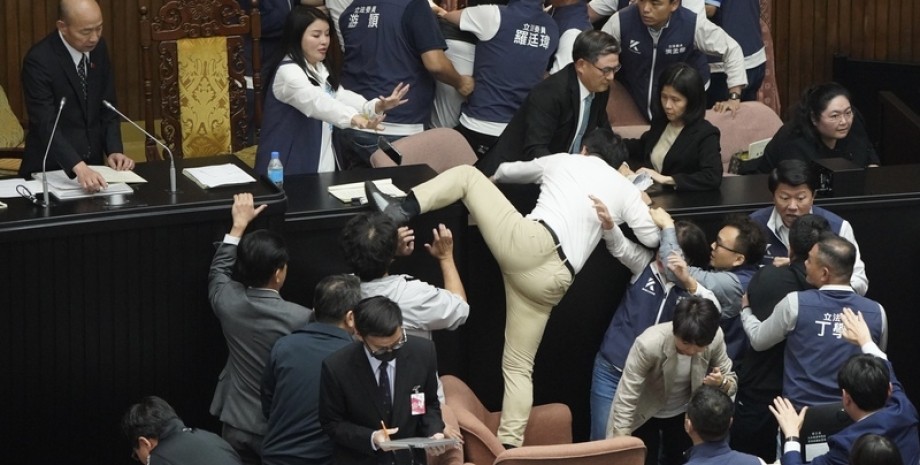 парламент, тайвань, тайвань парламент драка, драка